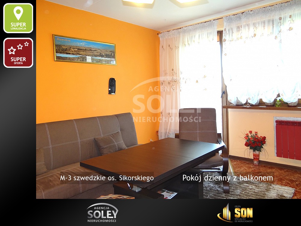 Pokój dzienny z balkonem